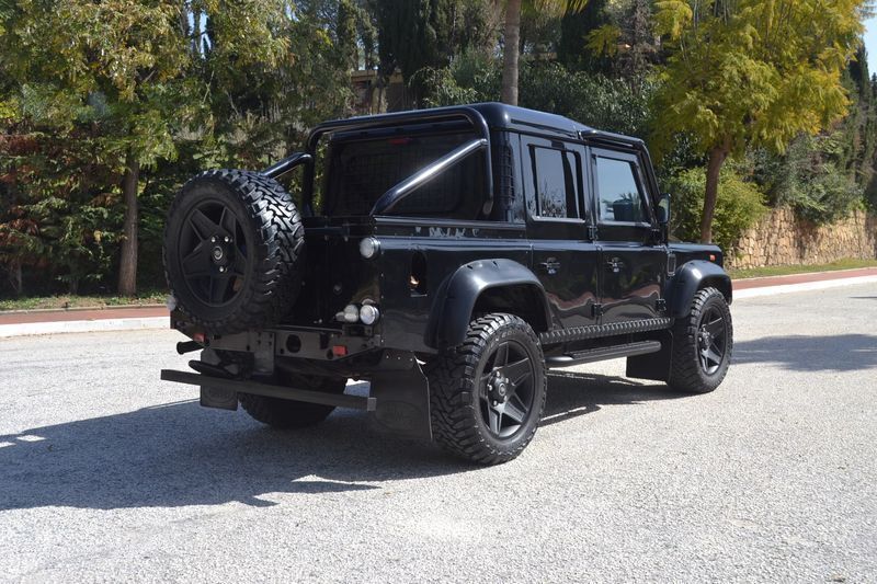 Sort Land Rover Defender fra 2010