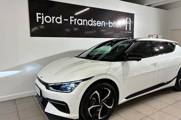 Hvid Kia EV6 fra 2024 set udefra