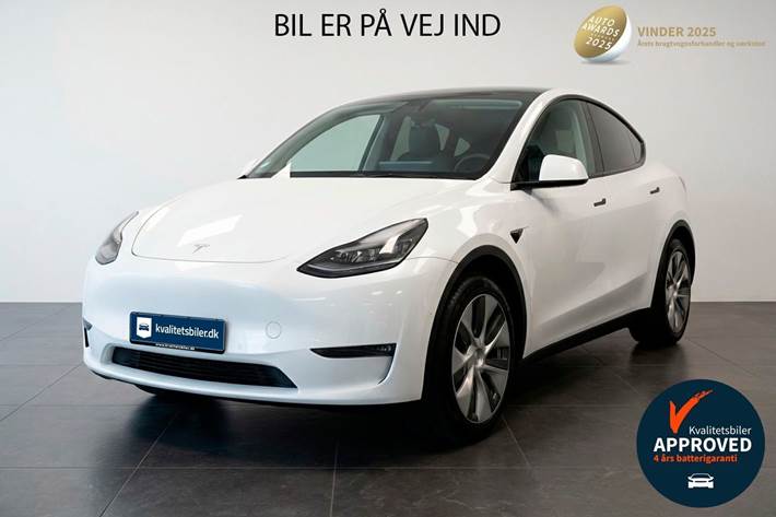 Hvid Tesla Model Y fra 2022 set udefra