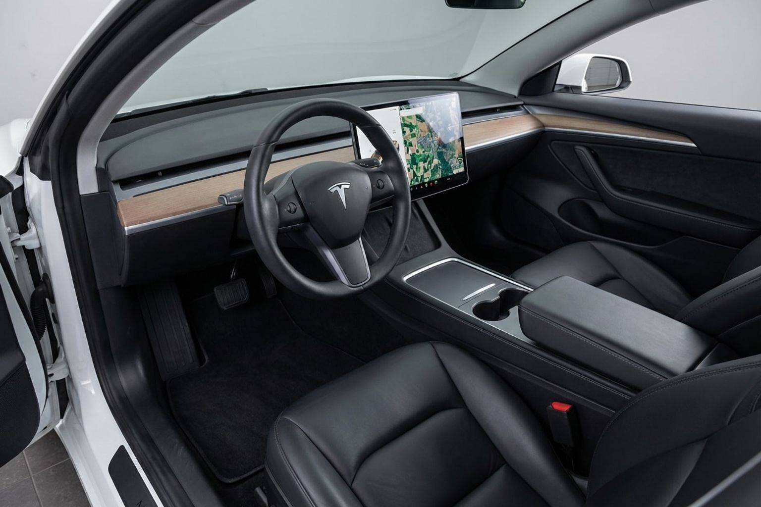 Hvid Tesla Model Y fra 2022