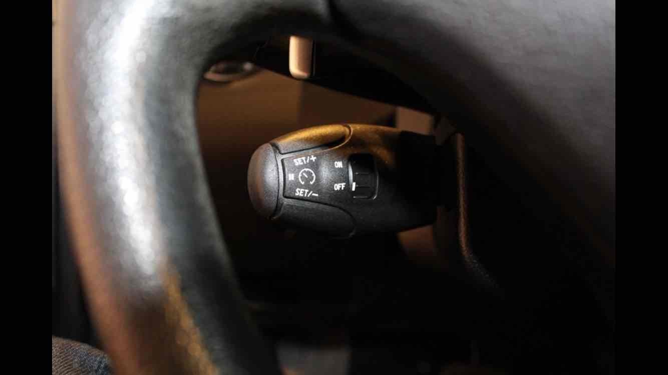 Grå Peugeot 308 fra 2009