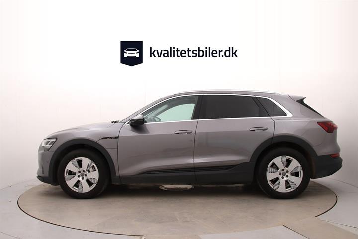 Grå Audi e-tron fra 2020