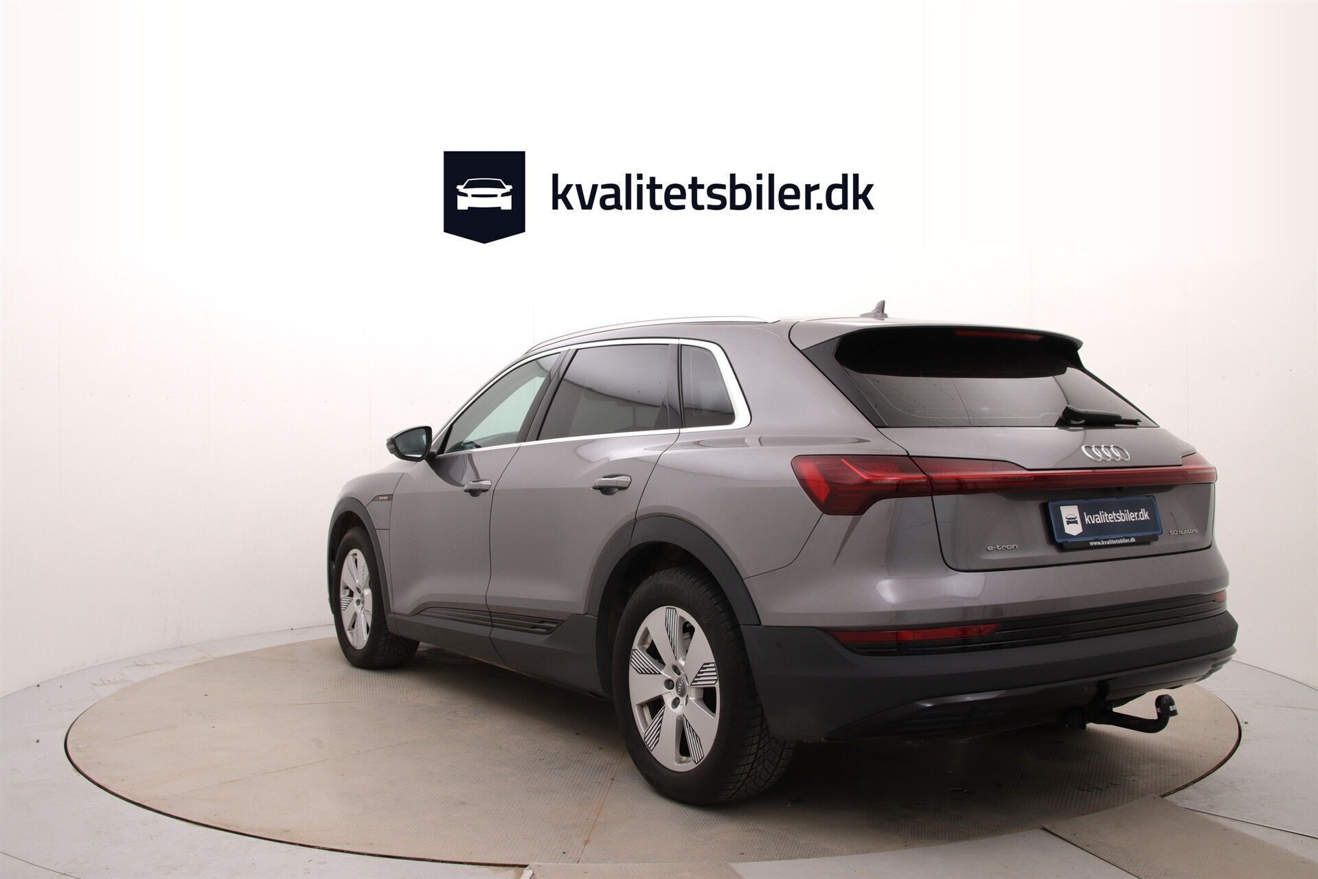Grå Audi e-tron fra 2020