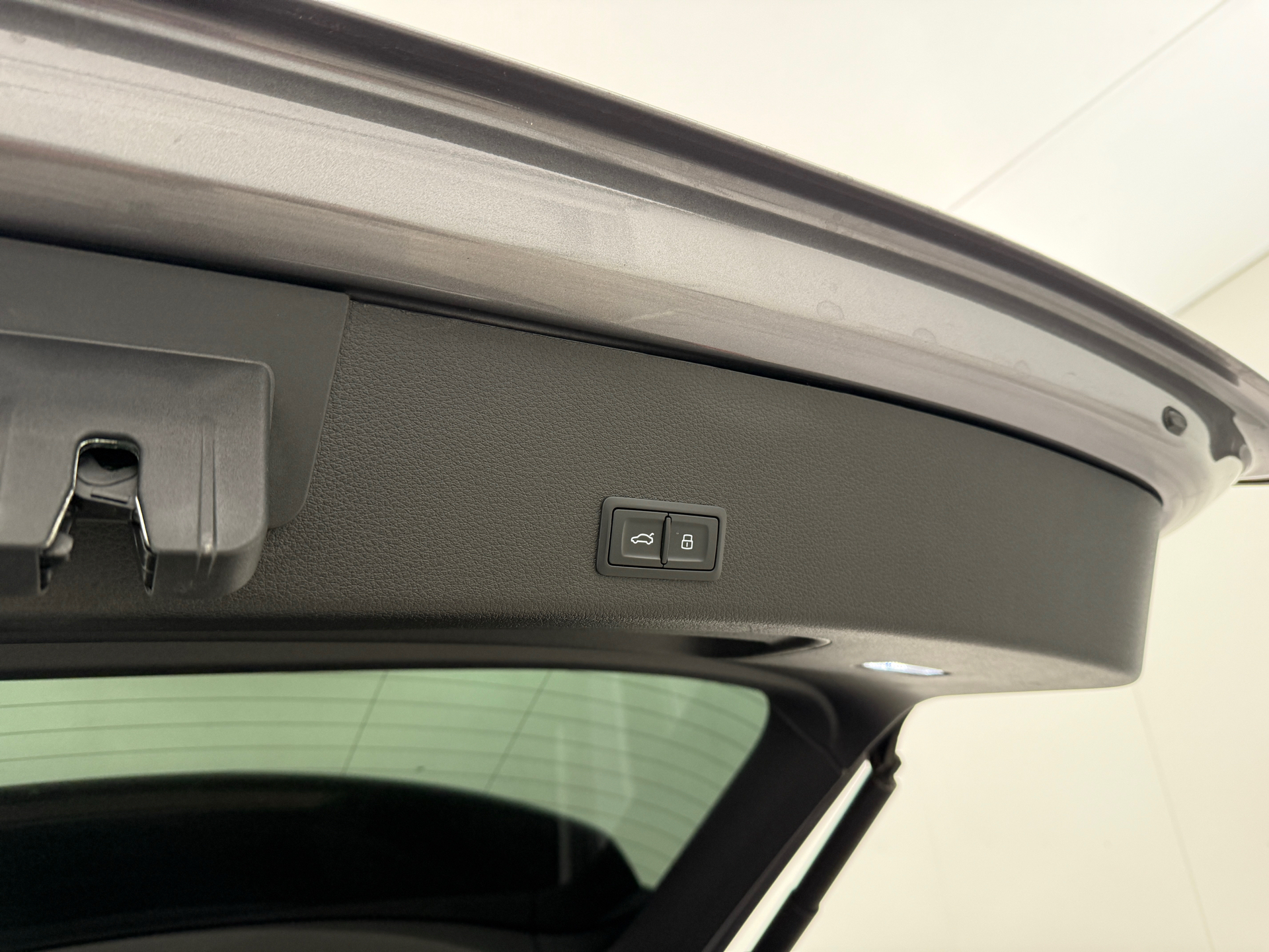 Grå Audi e-tron fra 2020