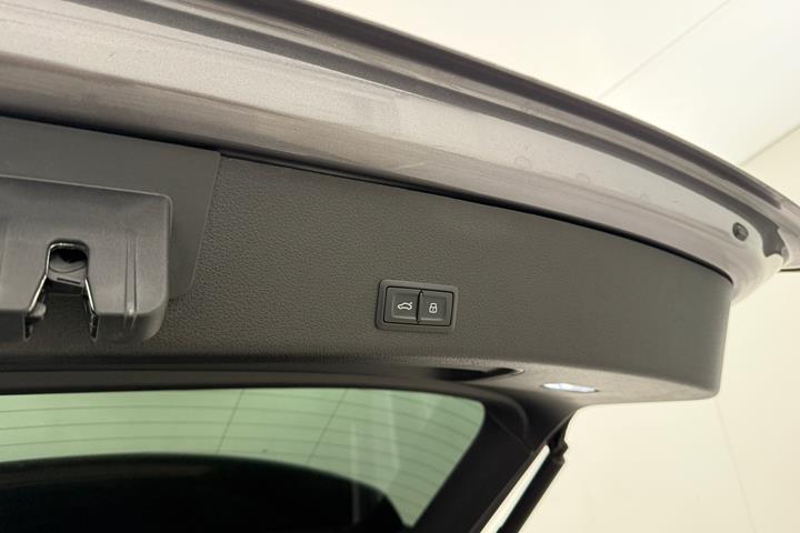 Grå Audi e-tron fra 2020