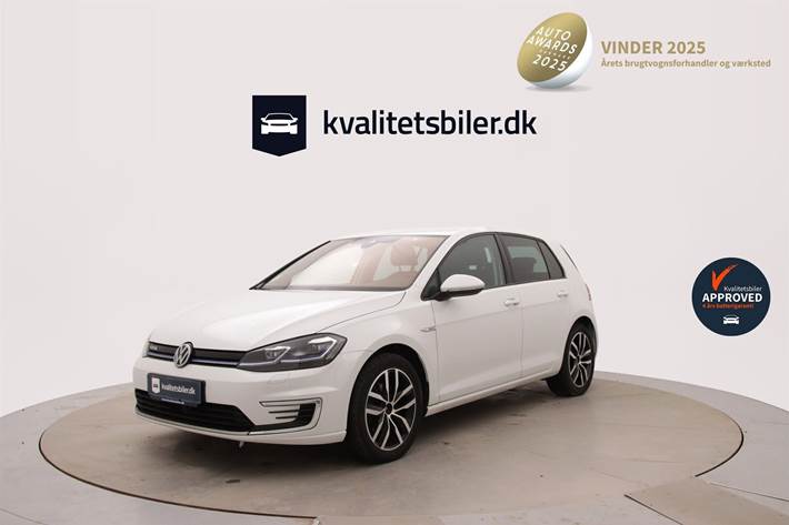 Hvid VW Golf fra 2020 set udefra