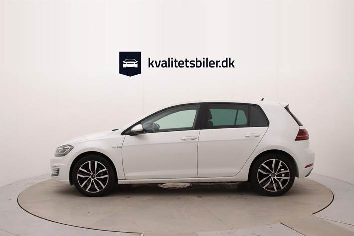 Hvid VW Golf fra 2020