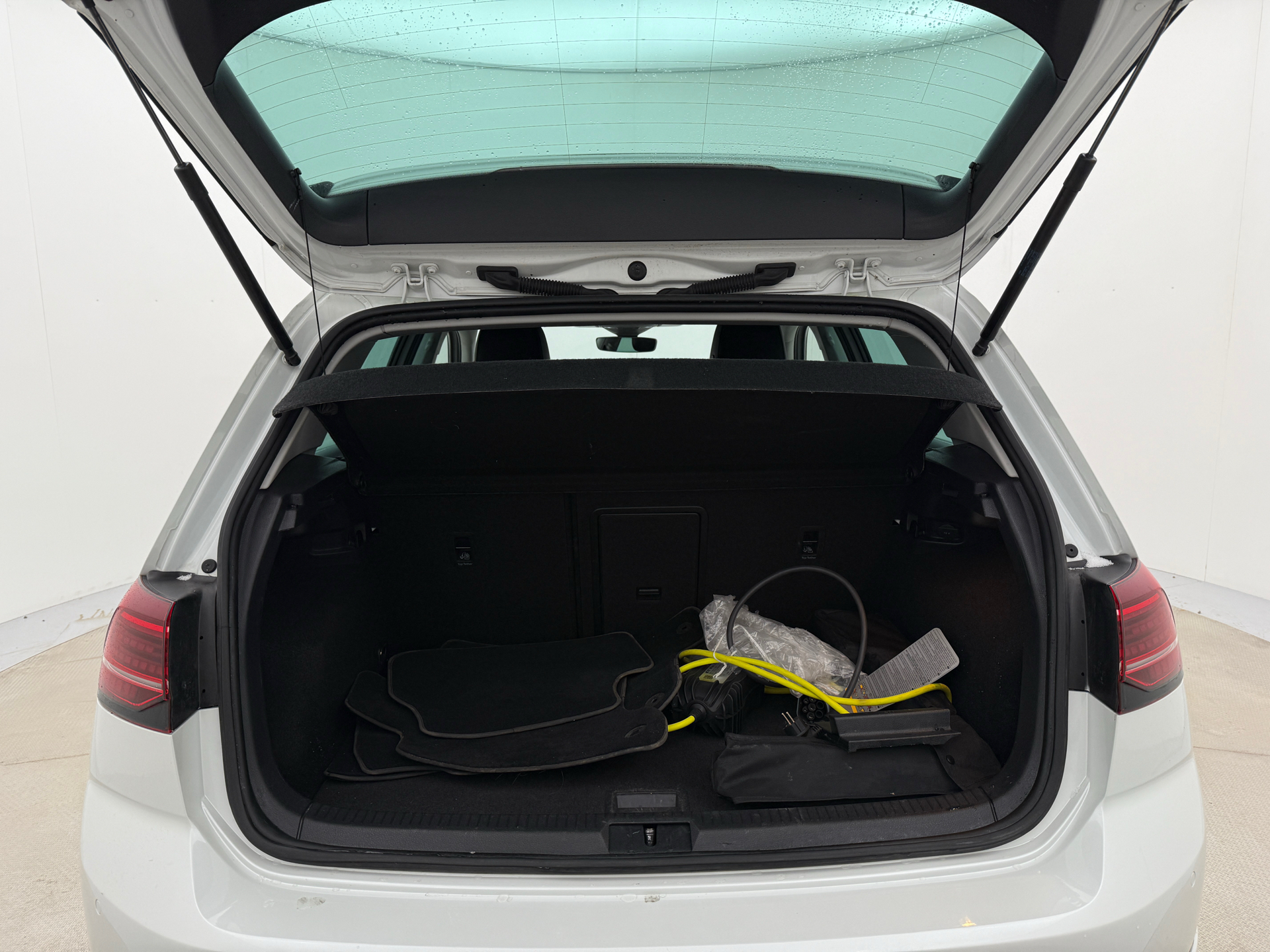 Hvid VW Golf fra 2020