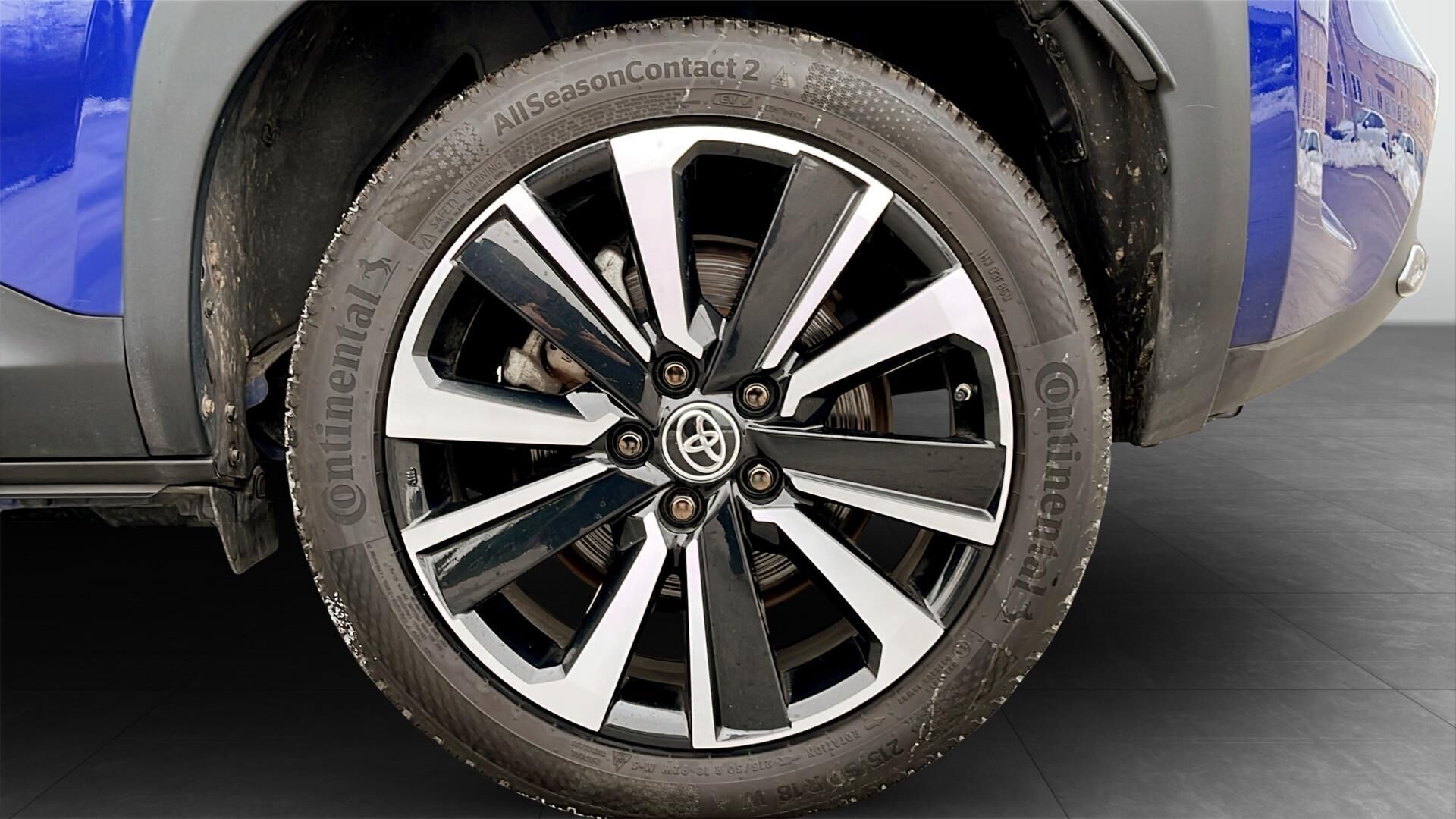 Blå Toyota Yaris Cross fra 2022