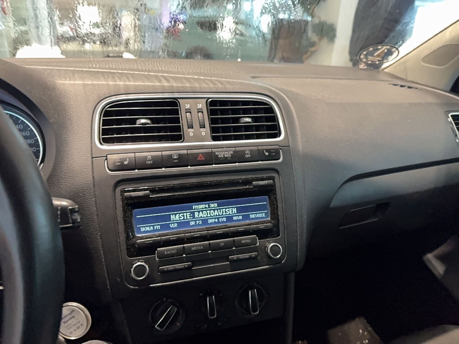 Sølv VW Polo fra 2012