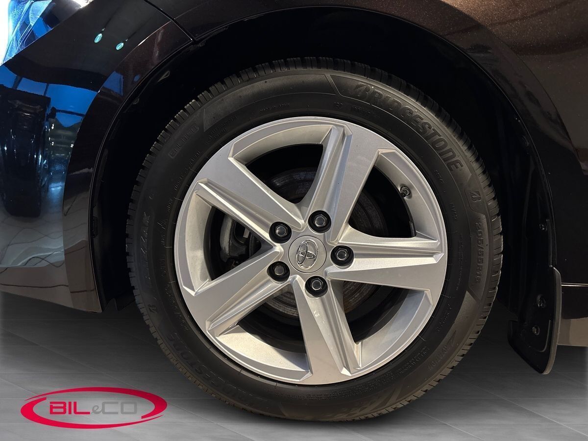 Brun Toyota Corolla fra 2020