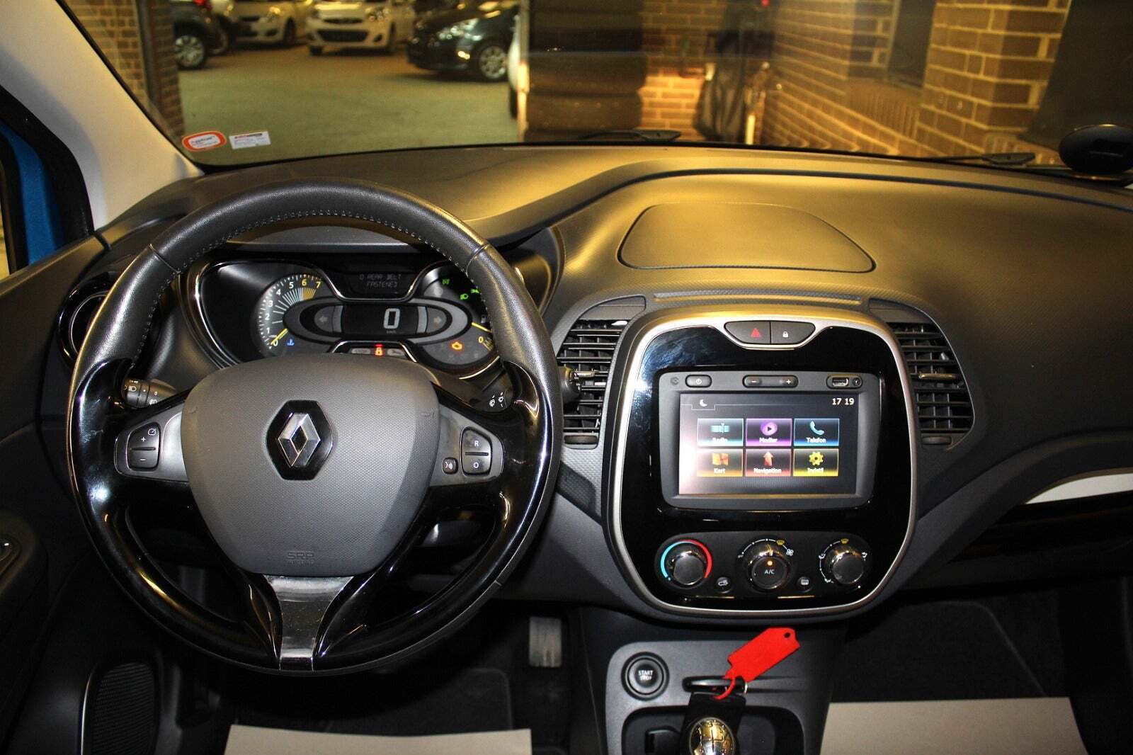 Blå Renault Captur fra 2015