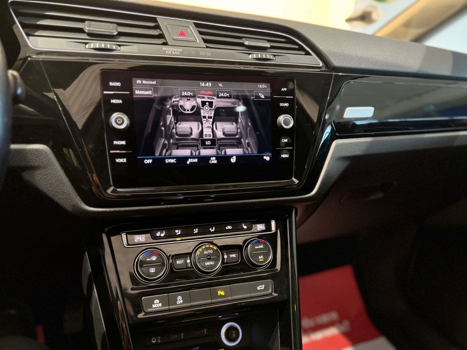 Grå VW Touran fra 2018