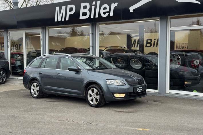 Grå Skoda Octavia fra 2016