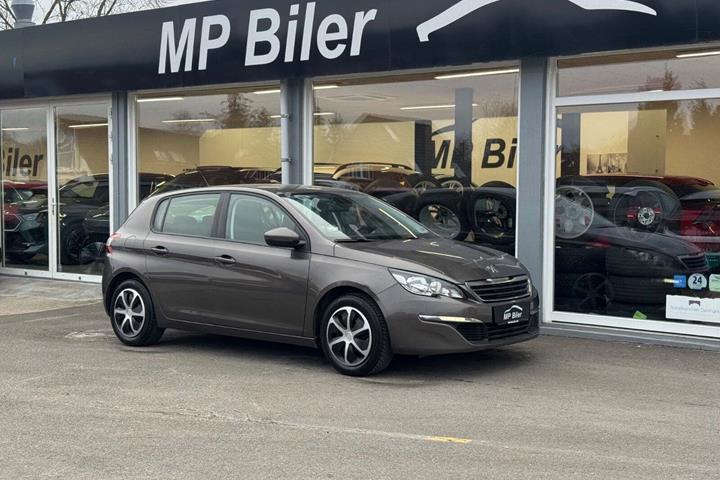 Grå Peugeot 308 fra 2015