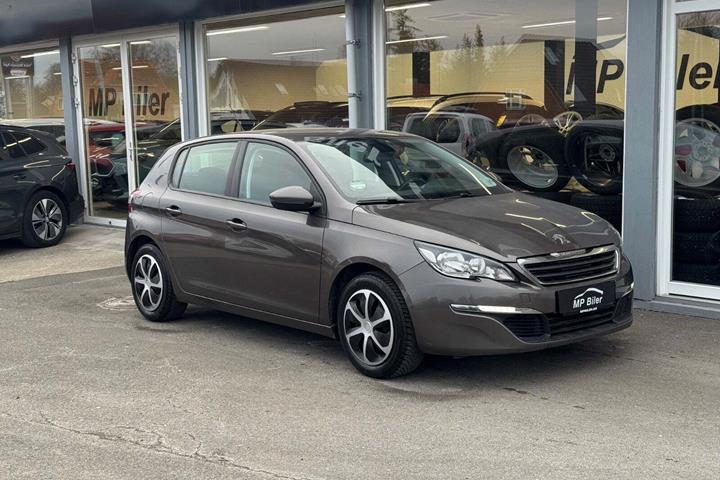 Grå Peugeot 308 fra 2015