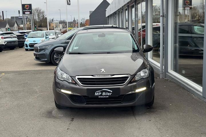 Grå Peugeot 308 fra 2015