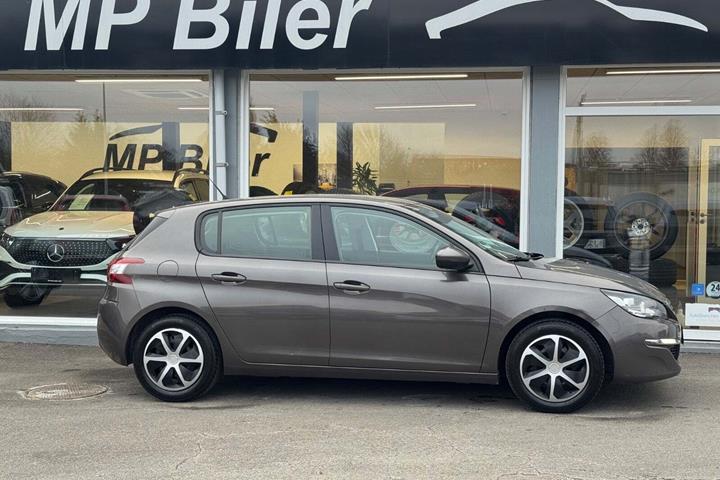 Grå Peugeot 308 fra 2015