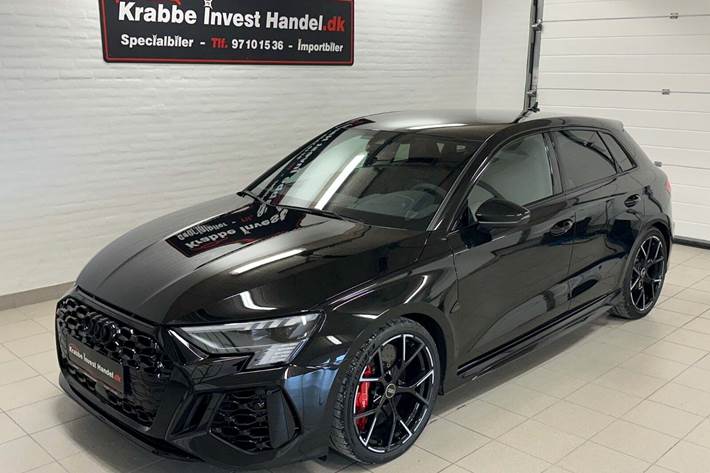 Sort Audi RS3 fra 2022 set udefra