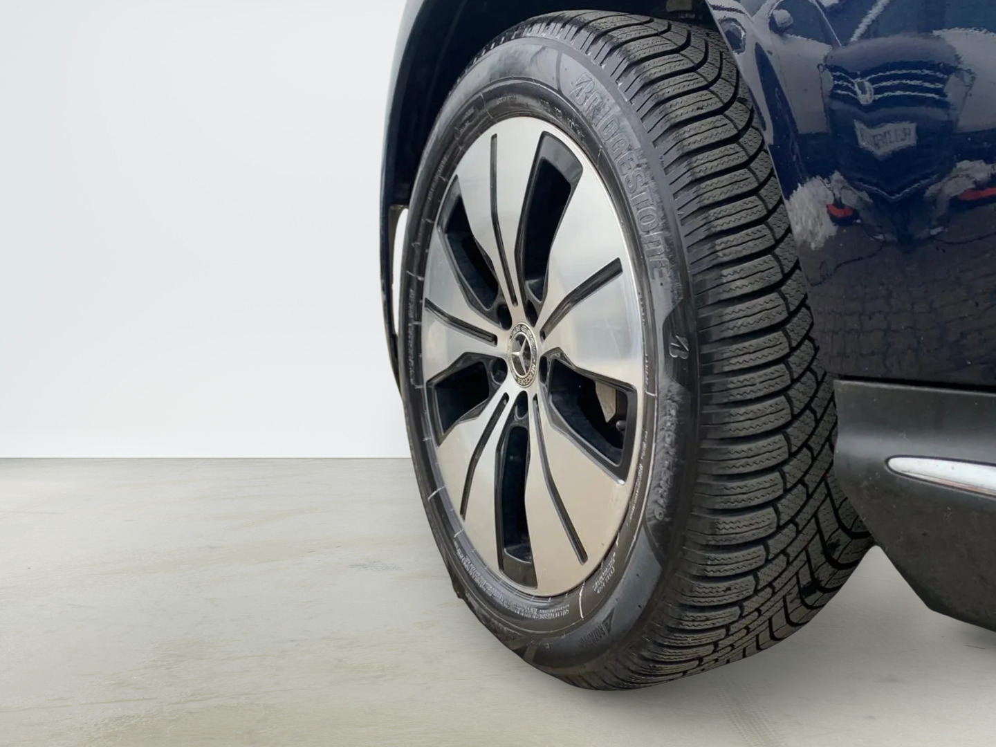 Blå Mercedes EQC400 fra 2021