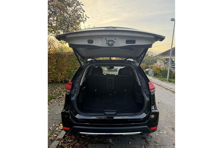 Sort Nissan X-Trail fra 2018