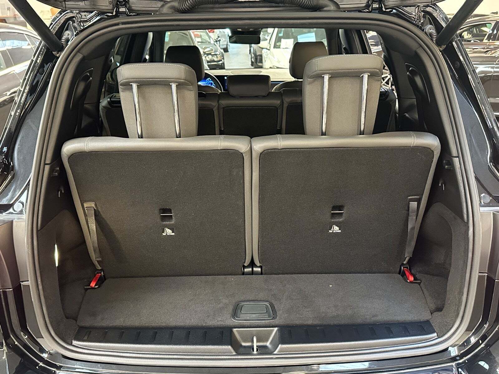 Sort Mercedes EQB250+ fra 2025