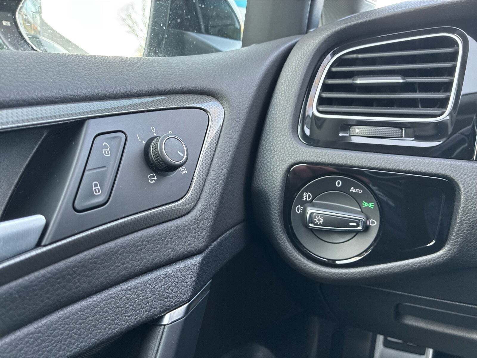 Blå VW Golf VII fra 2019