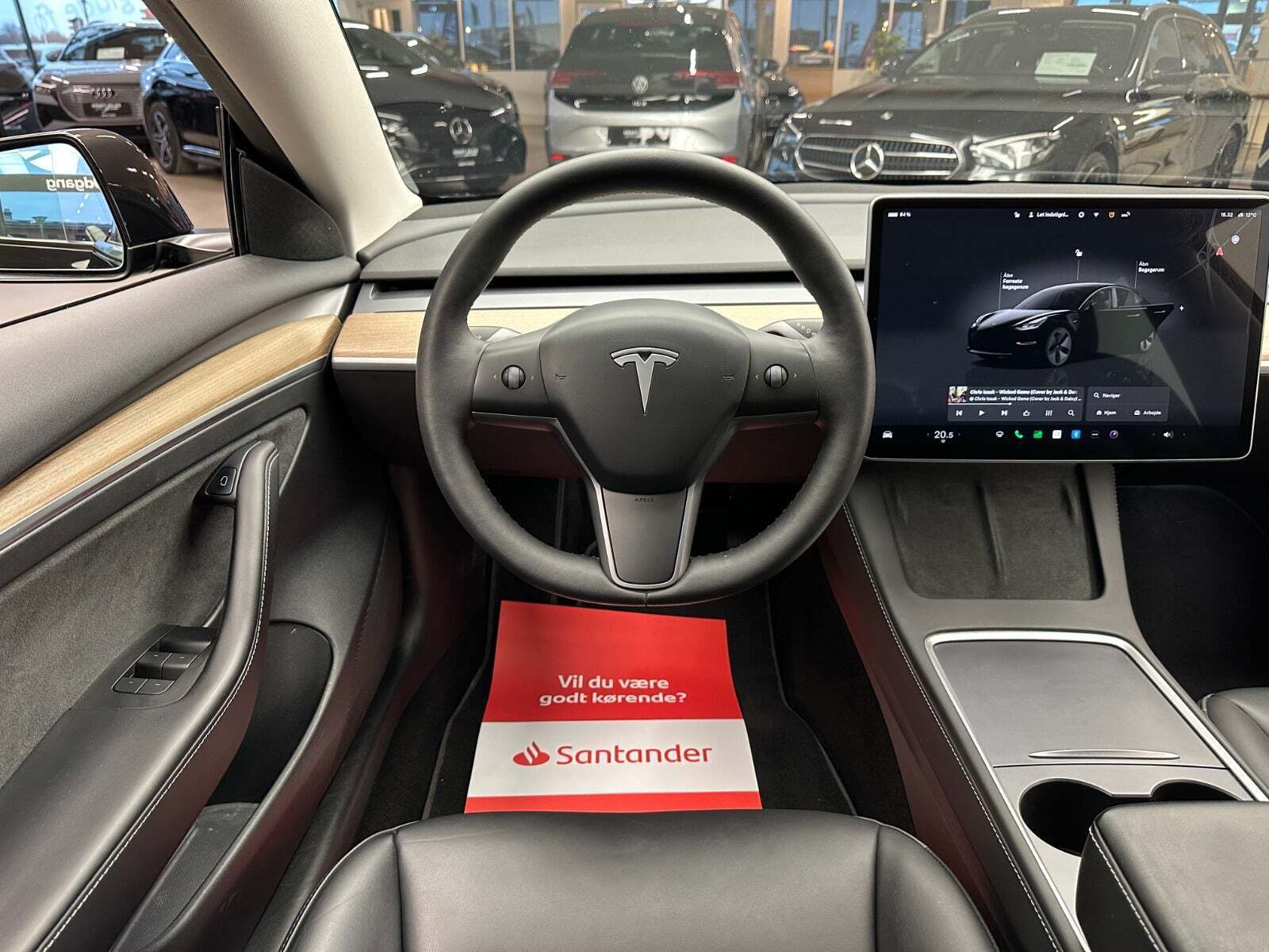 Sort Tesla Model 3 fra 2023