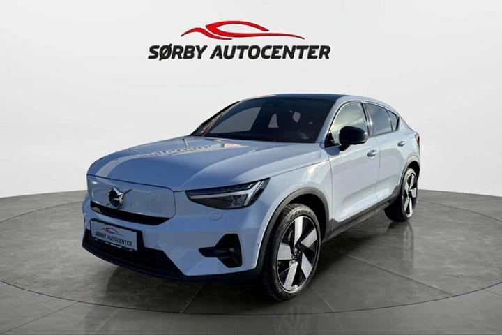 Blå Volvo C40 fra 2024 set udefra