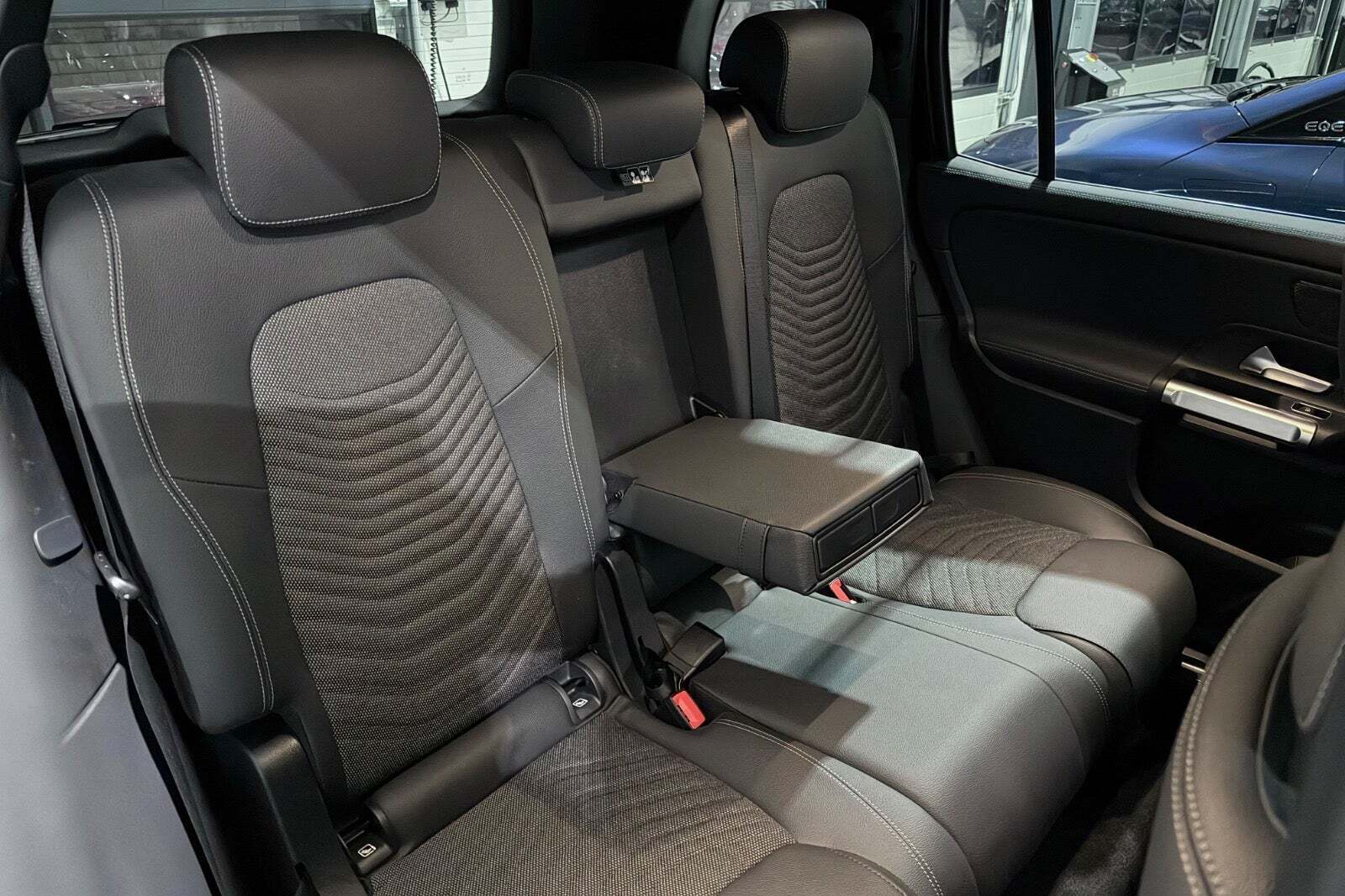 Sort Mercedes EQB250+ fra 2026