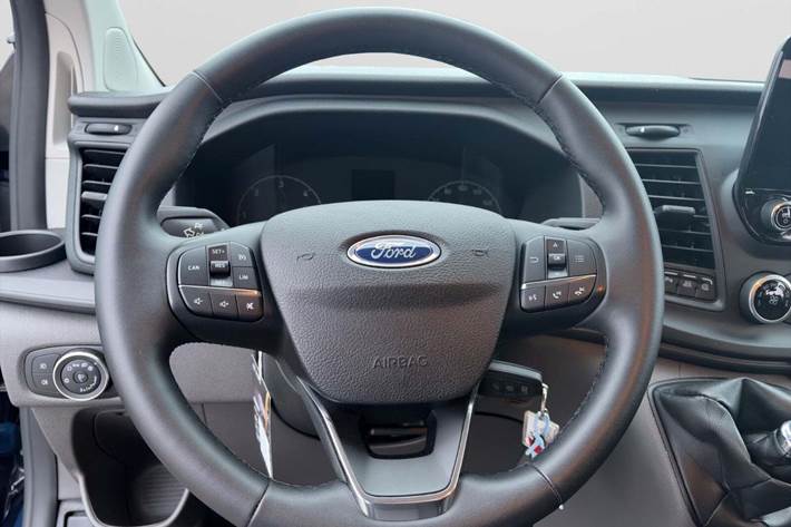 Blå Ford Transit Custom Kombi 320S fra 2023