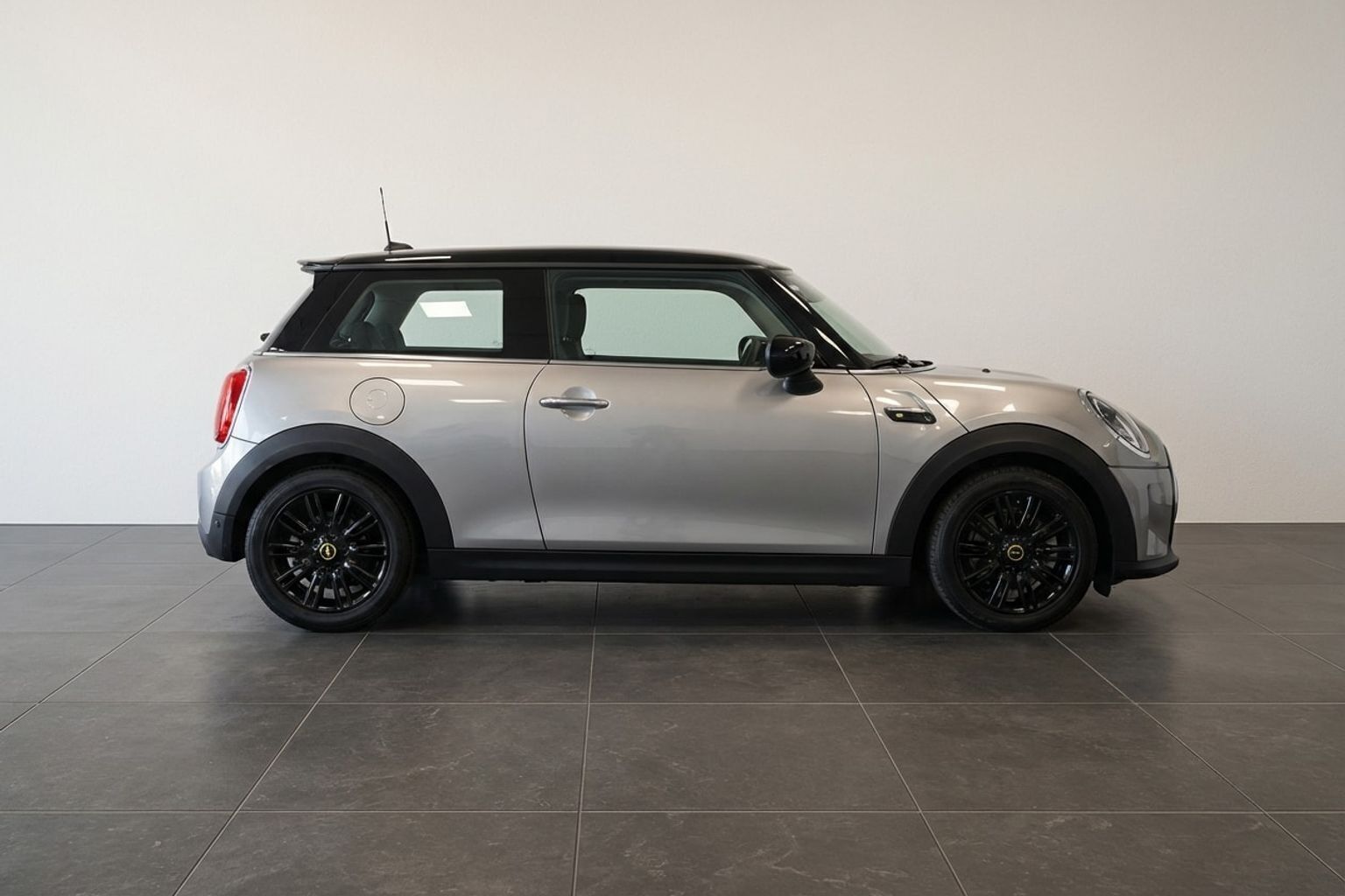 Sølv Mini Cooper fra 2023