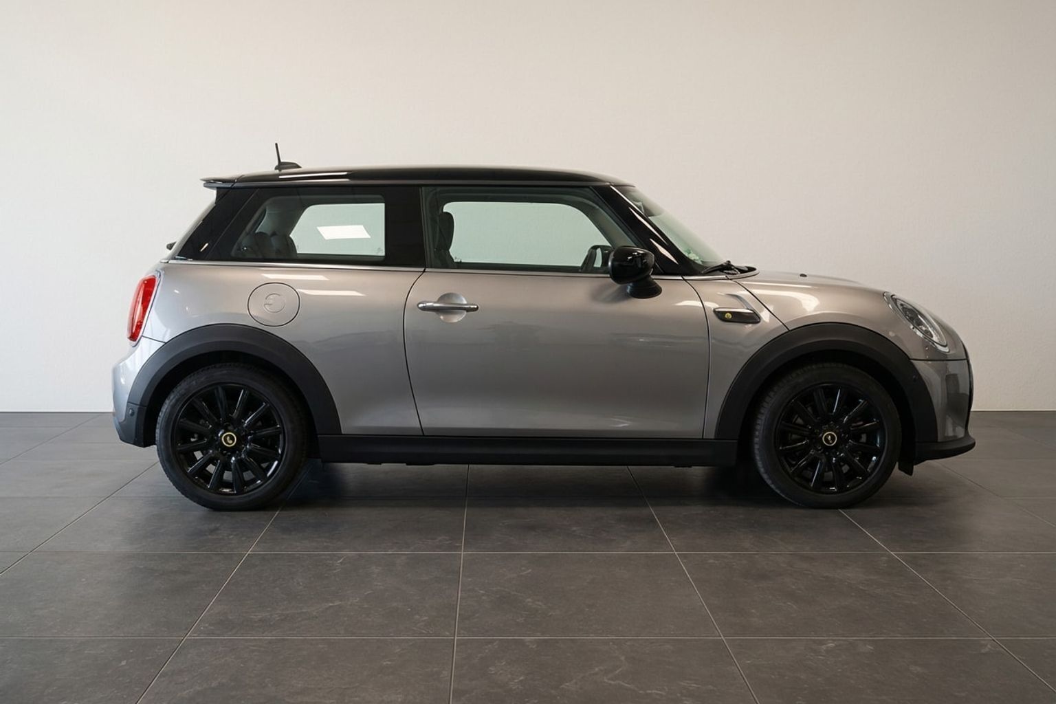 Sølv Mini Cooper fra 2023