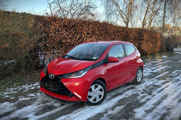 Rød Toyota Aygo fra 2015