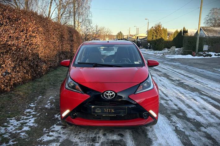 Rød Toyota Aygo fra 2015