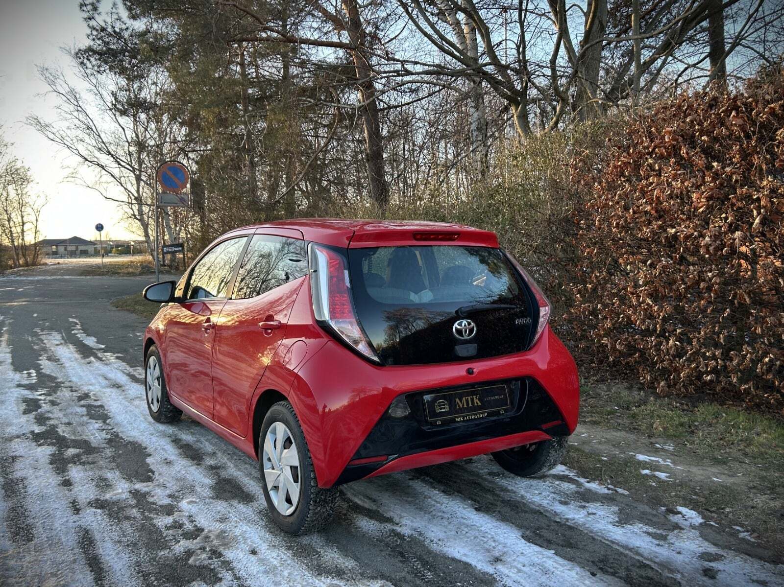 Rød Toyota Aygo fra 2015