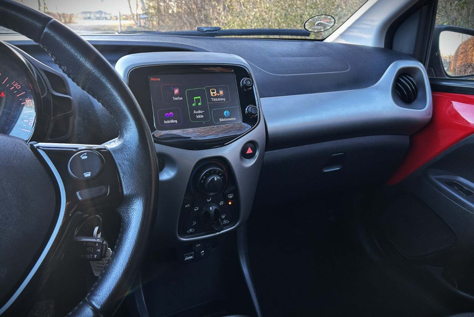 Rød Toyota Aygo fra 2015