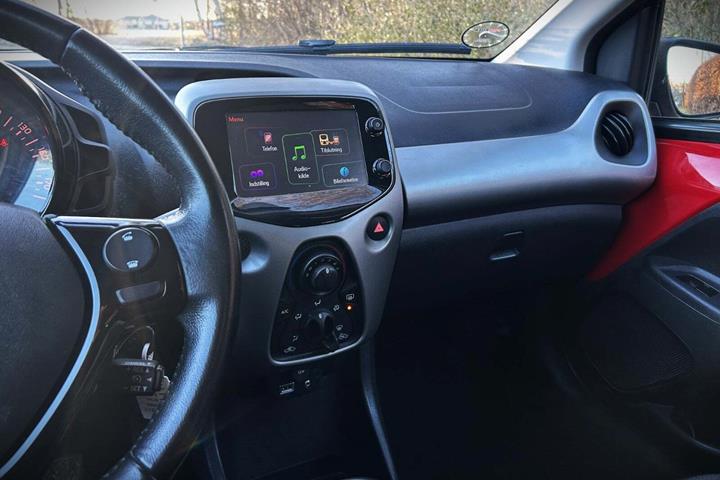 Rød Toyota Aygo fra 2015