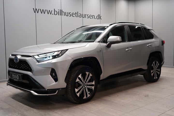 Grå Toyota RAV4 fra 2022 set udefra