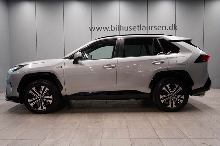 Grå Toyota RAV4 fra 2022