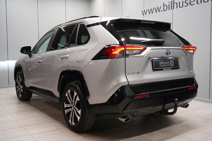 Grå Toyota RAV4 fra 2022