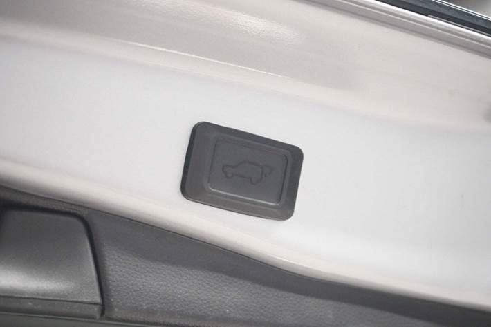 Grå Toyota RAV4 fra 2022