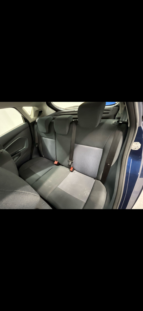 Blå Ford Fiesta fra 2010