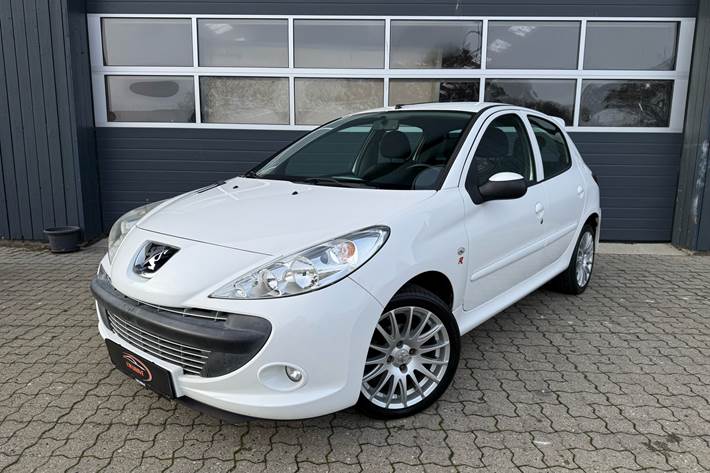 Hvid Peugeot 206+ fra 2010 set udefra