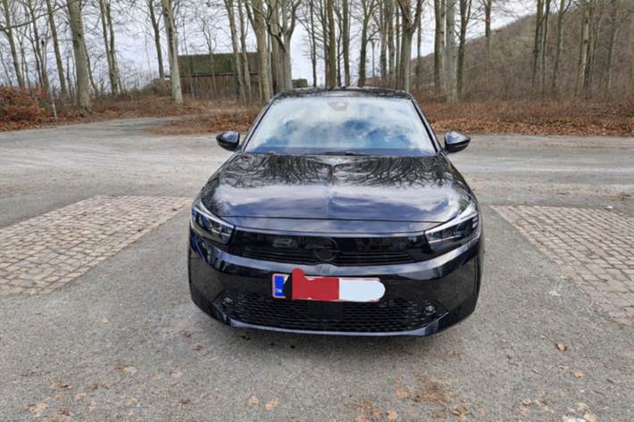 Sort Opel Corsa fra 2024