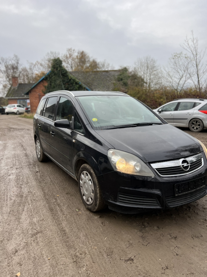 Sort Opel Zafira fra 2008
