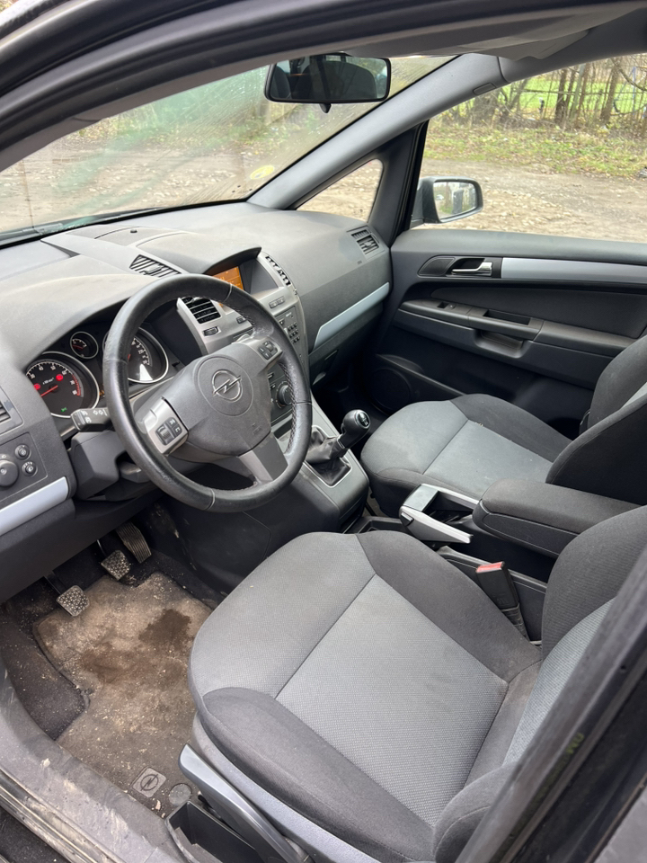Sort Opel Zafira fra 2008