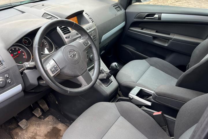 Sort Opel Zafira fra 2008