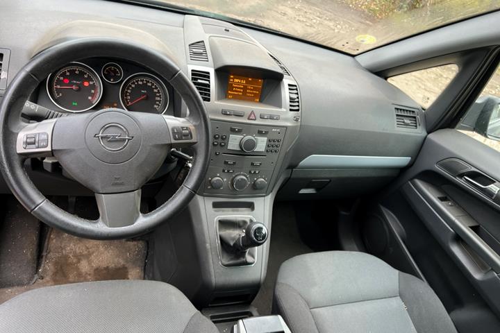Sort Opel Zafira fra 2008