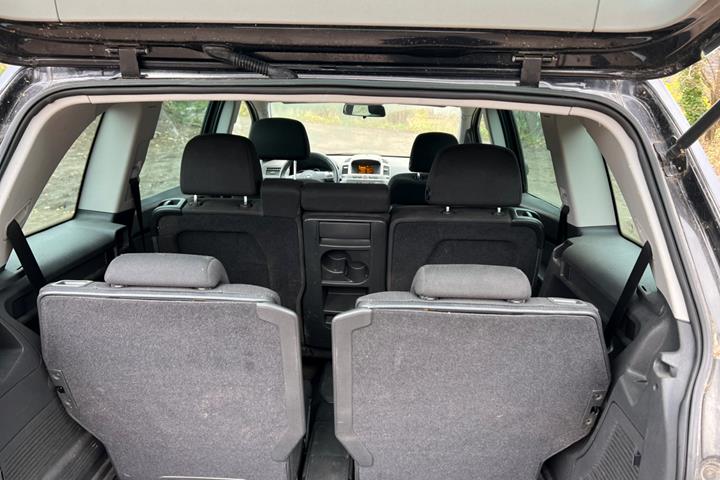 Sort Opel Zafira fra 2008